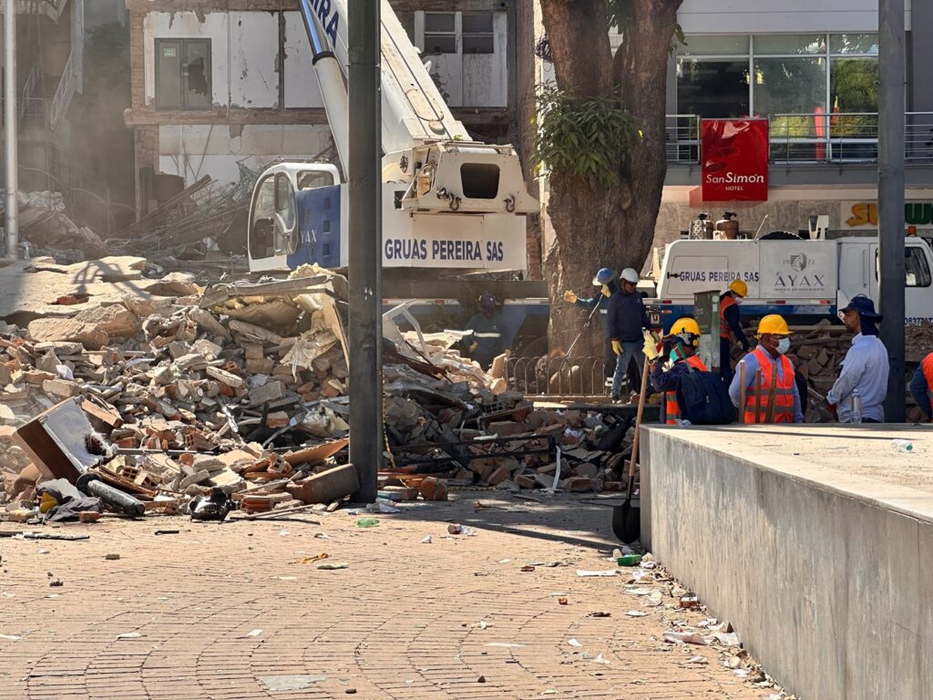 Escombros y afectación en la plaza del centro de Pereira tras el sismo de agosto de 2026